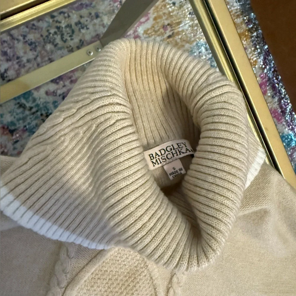 Badgley Mischa Mockneck Oversized Cable-Knit Sweater Cream w/ White Small - Picture 8 of 10